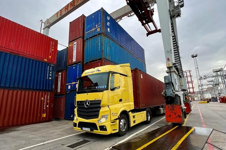 servicio transporte contenedores